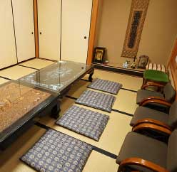 座敷(最大10名様程)